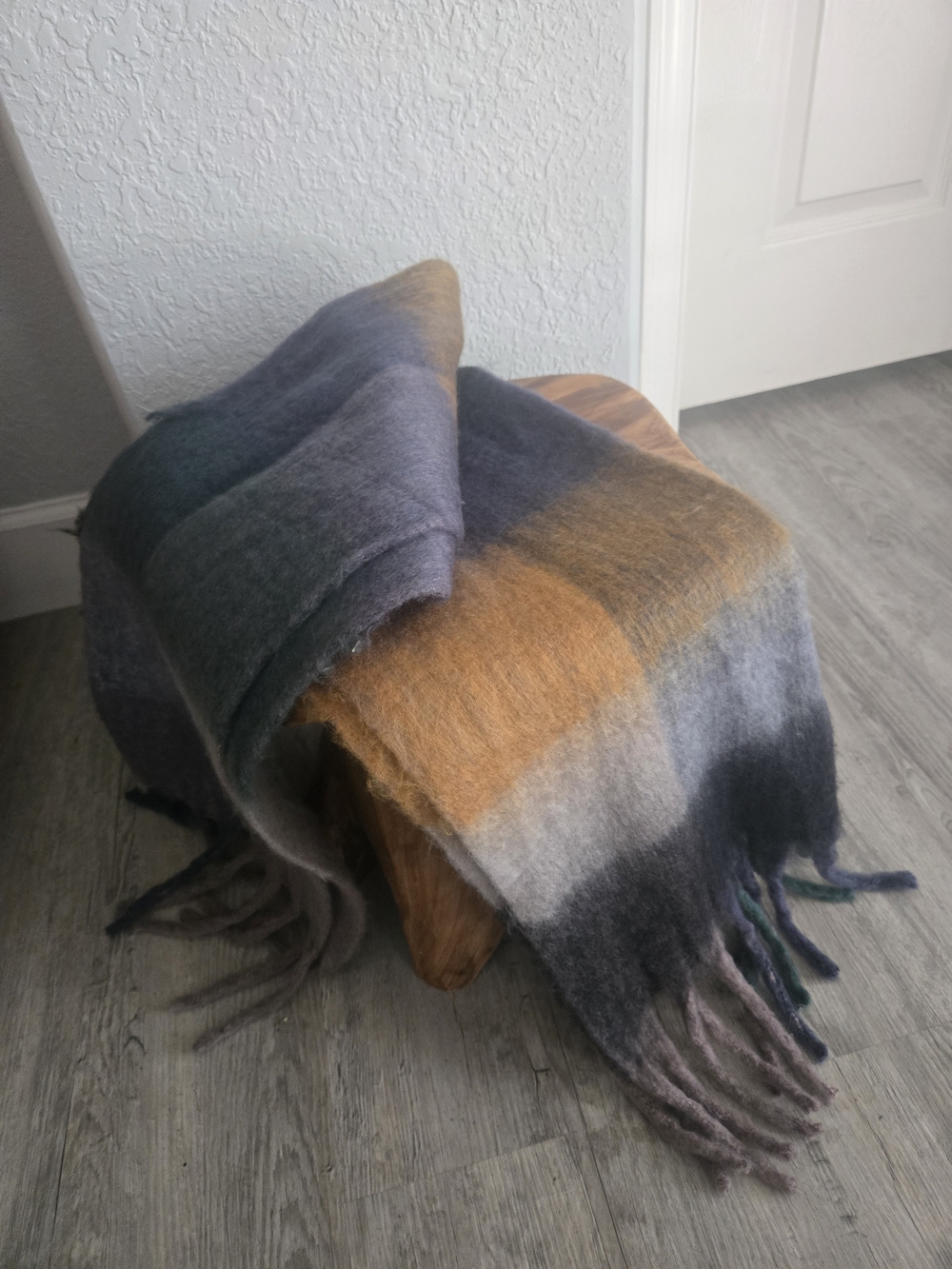 Multi-Color Gradient Wool-like Scarf - Picture 4 of 7